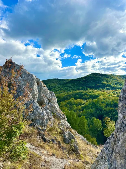 Просвет между скалами